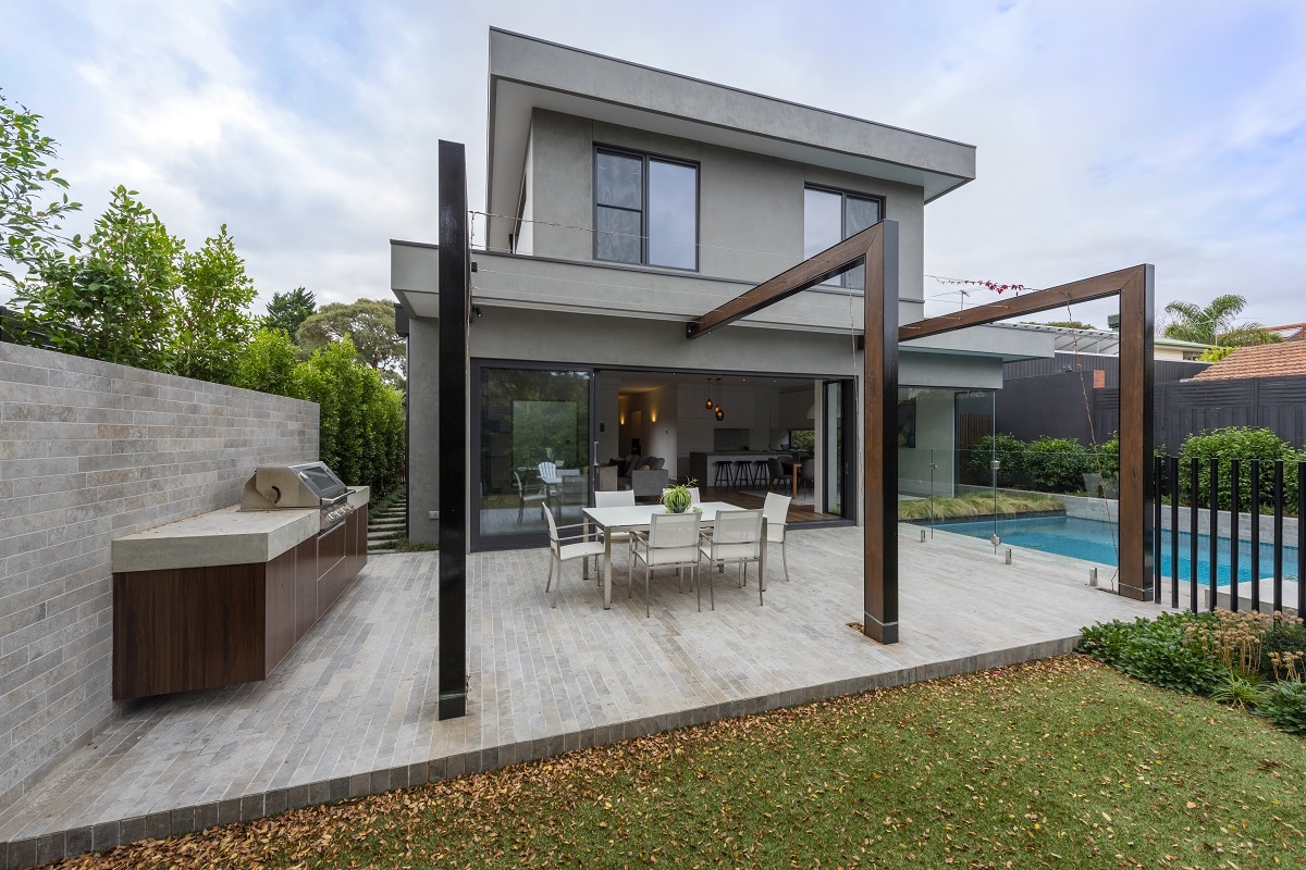 backyard-with-modern-design